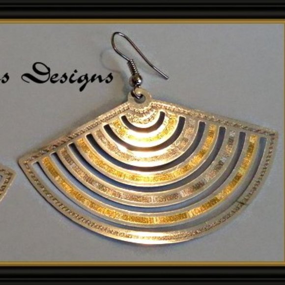 Gold & Silver Tone Dangle Fan Design Earrings - Picture 2 of 3